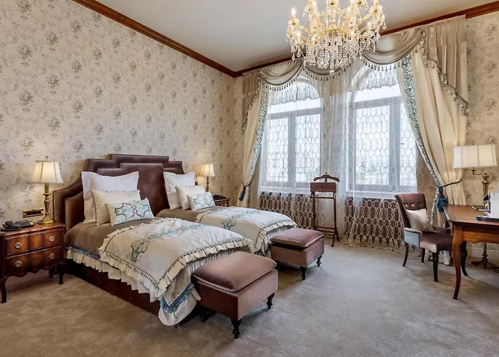 Deluxe Chic Parliament View Room