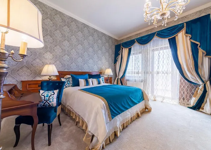 Deluxe Chic Parliament View Room
